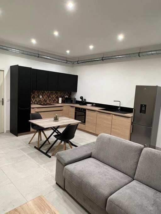Belle Appartement Avec Parking Gratuit Blanzy Exterior foto